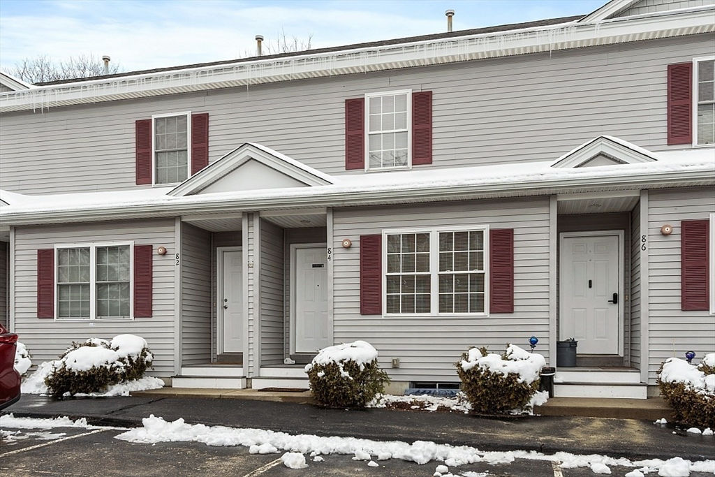 84 Lake St 84, Gardner, MA 01440