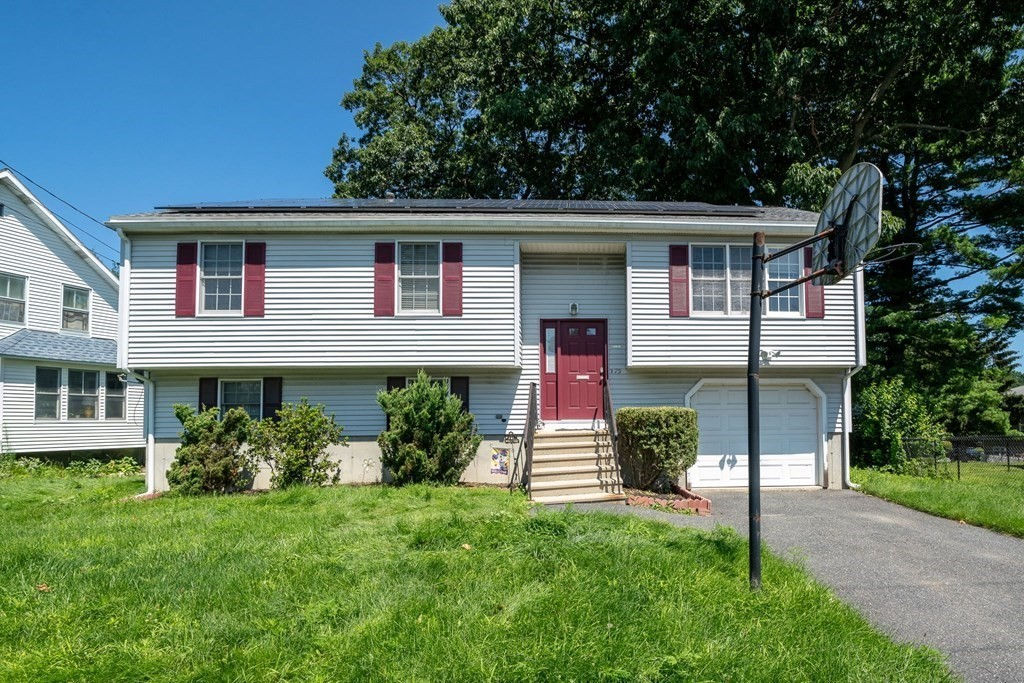 75 King Philip Rd, Worcester, MA 01606