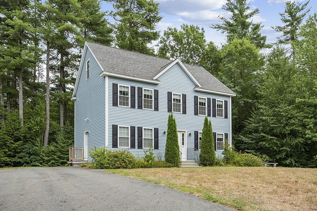 19 Alyssa Dr, Townsend, MA 01469