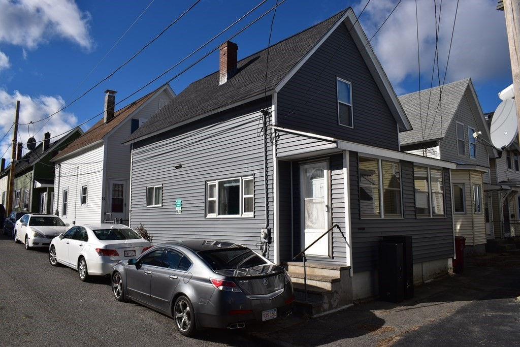 19 Sawtelle Pl, Lowell, MA 01851