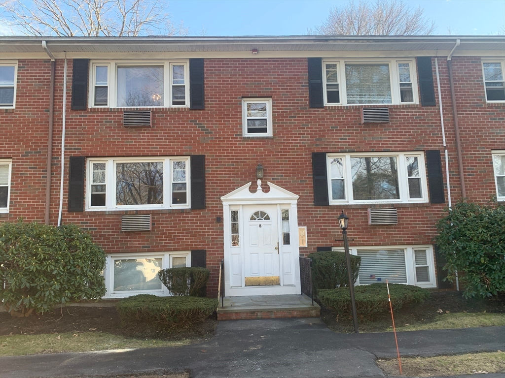 462 Nahatan St b3, Norwood, MA 02062