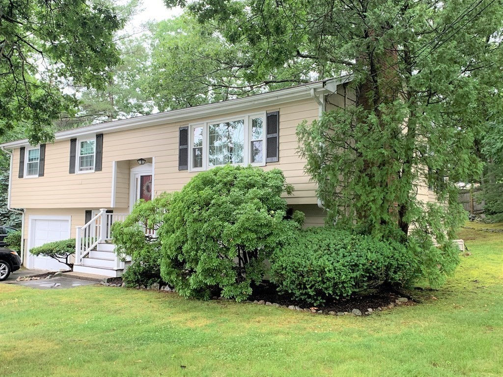 4 Yarmouth Rd, Norwood, MA 02062