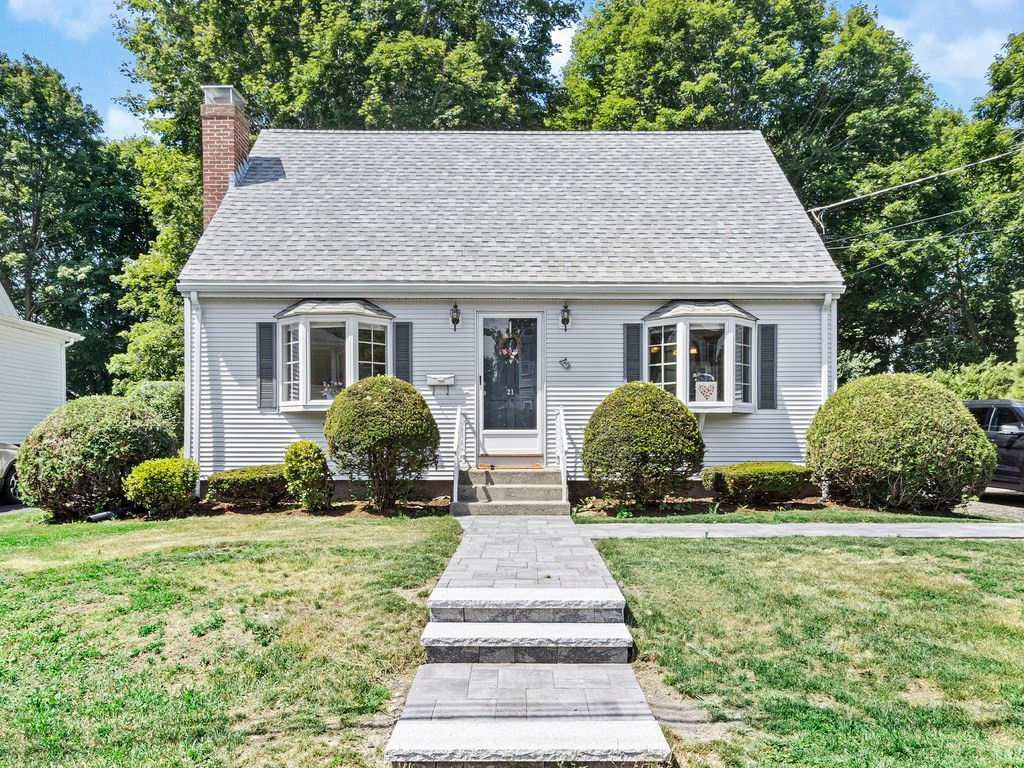 21 Harding Rd, Norwood, MA 02062