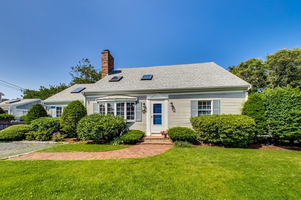 32 Santucket Rd, Dennis, MA 02670