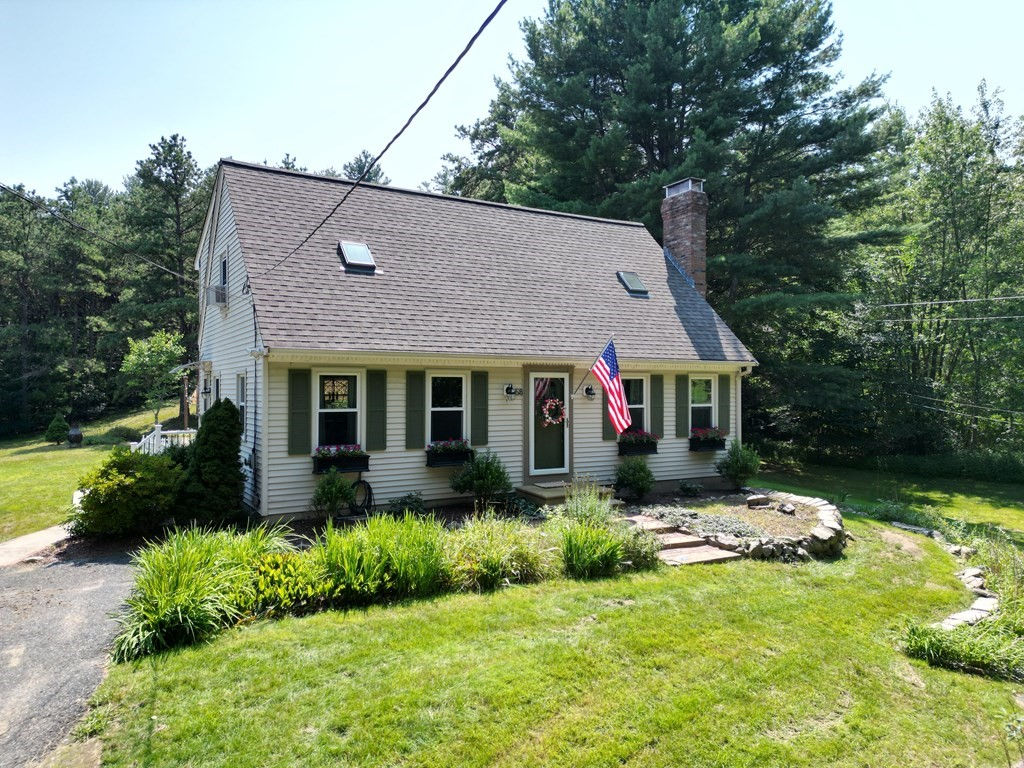 58 Hartford Ave S, Upton, MA 01568