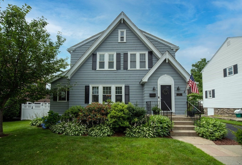 10 Monterey Rd, Worcester, MA 01606