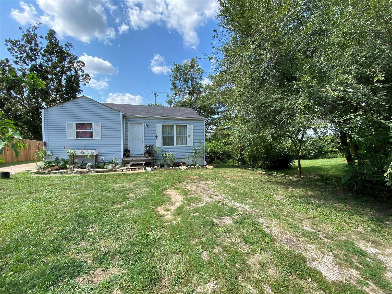 485 N Lay Avenue, St Clair, MO 63077