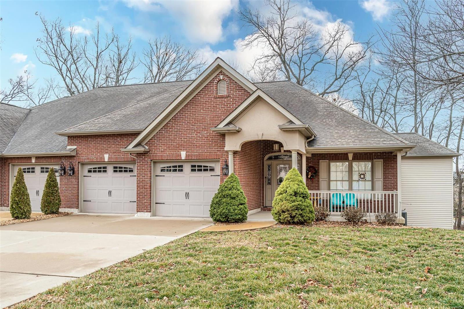 320 Country Villa Lane, Washington, MO 63090