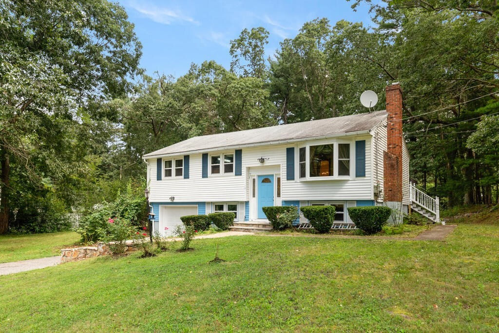 30 Governor Peabody Rd, Billerica, MA 01821