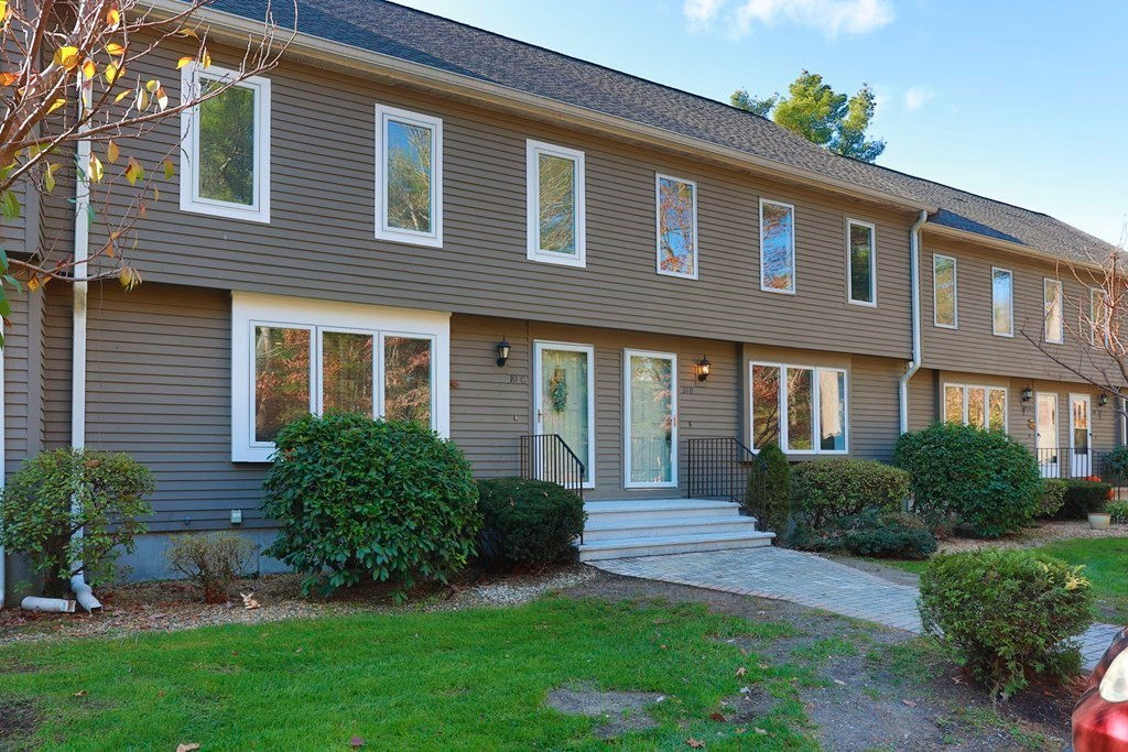 10 Village Way D, Norton, MA 02766