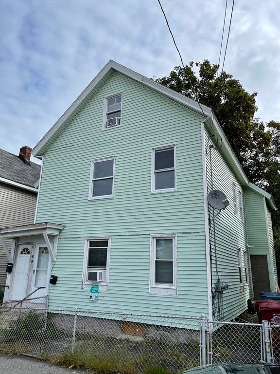 70-72 Perry St, Lowell, MA 01852