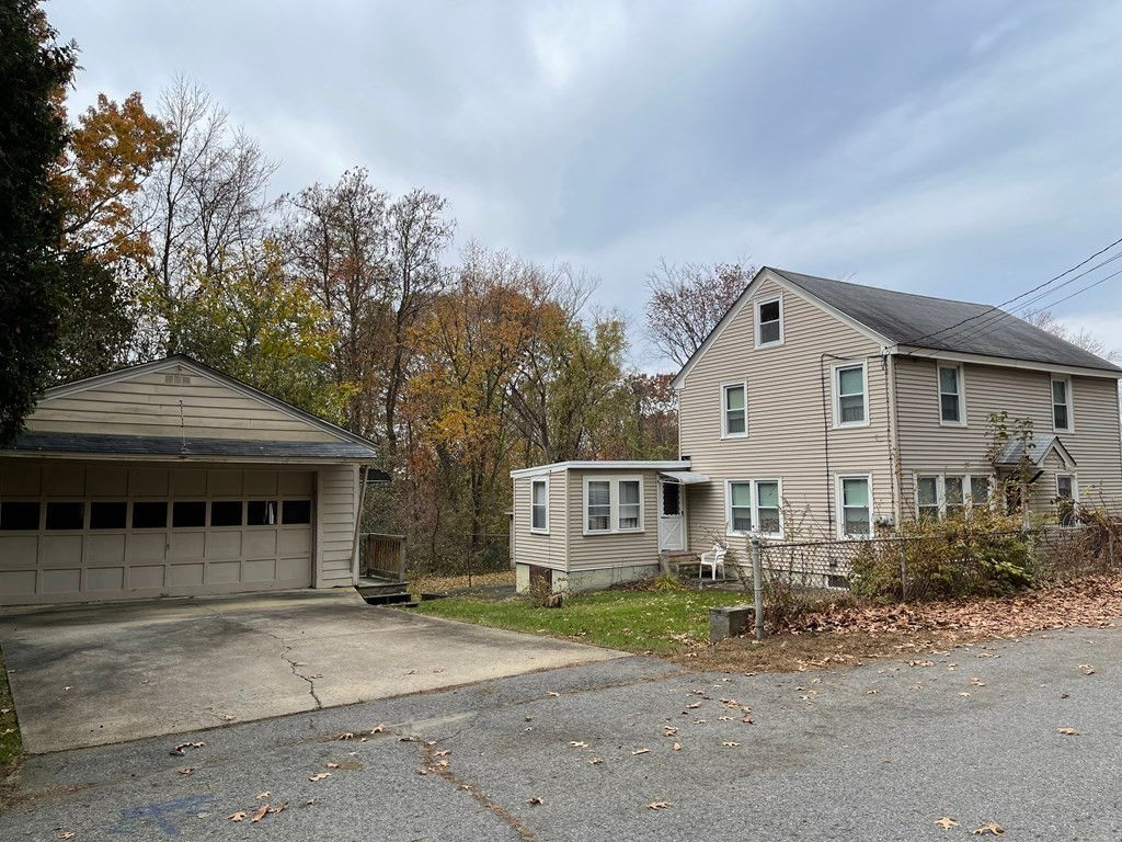 34 Savoy Ave, Dracut, MA 01826