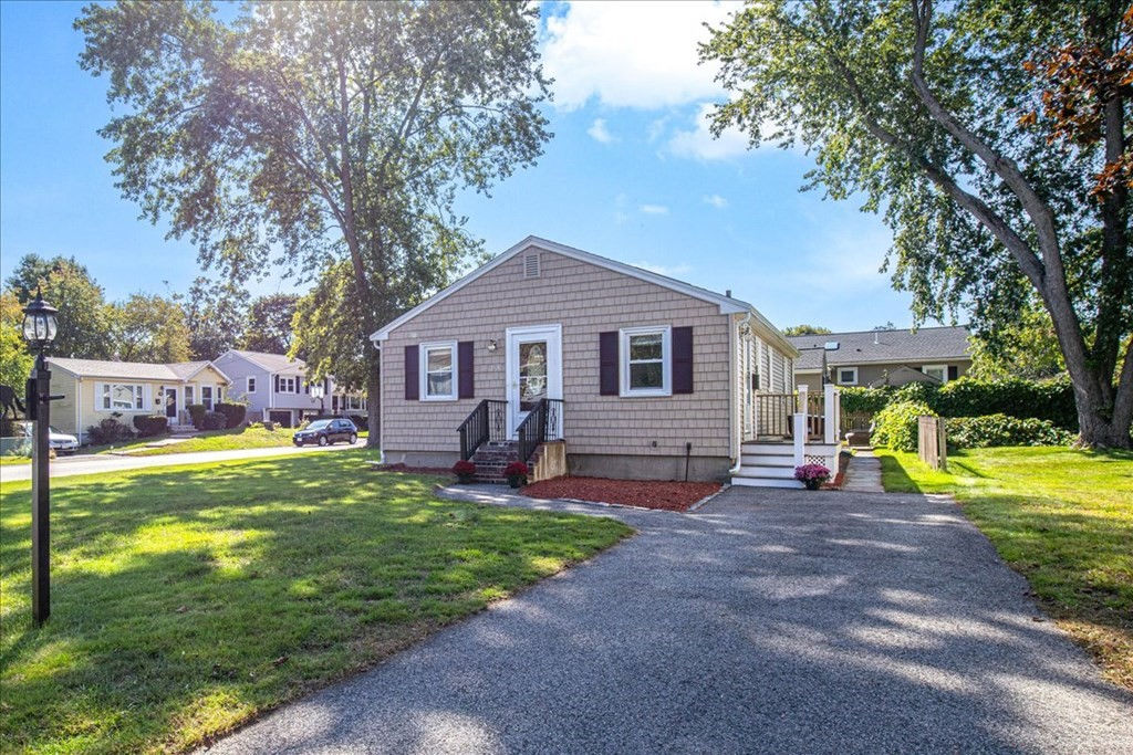 83 Hooper Rd, Dedham, MA 02026