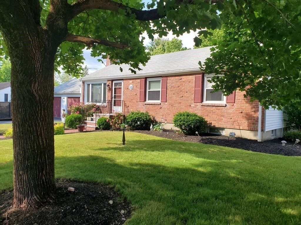 20 Blossom Rd, Braintree, MA 02184