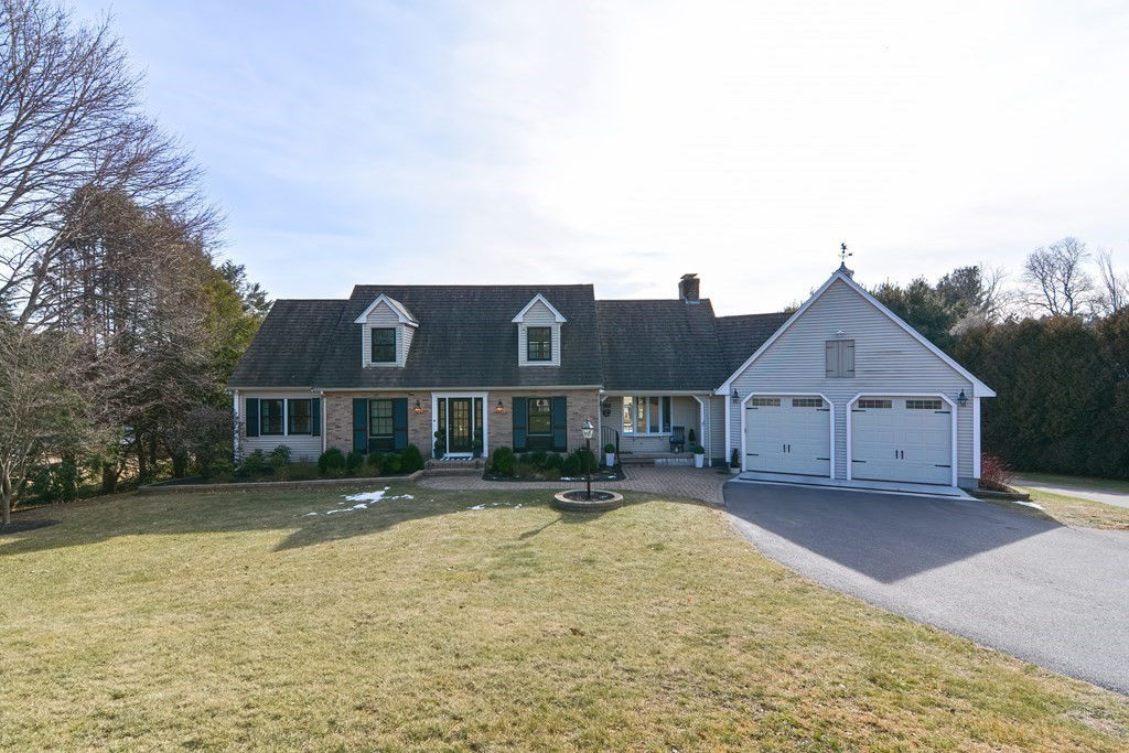 108 Main St, Southborough, MA 01772