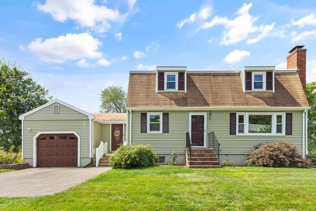 14 Heard Dr, Ipswich, MA 01938