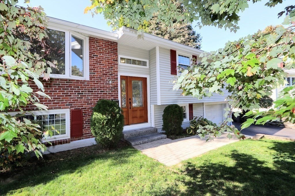 10 Capri Drive, Framingham, MA 01701