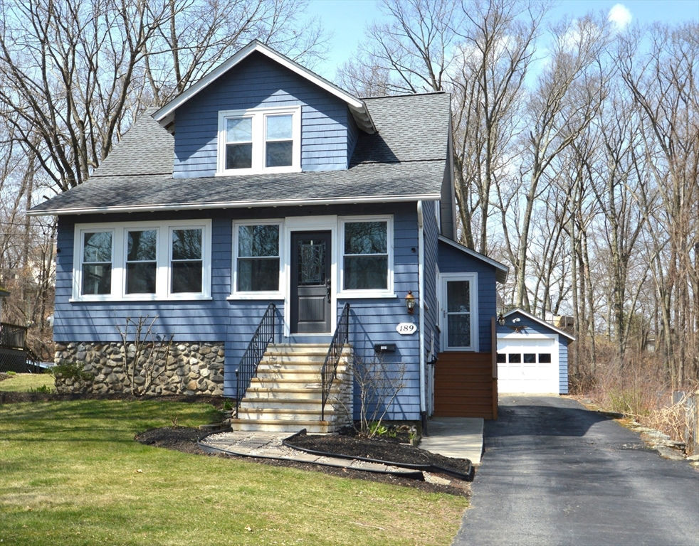 189 Wheelock Ave, Millbury, MA 01527