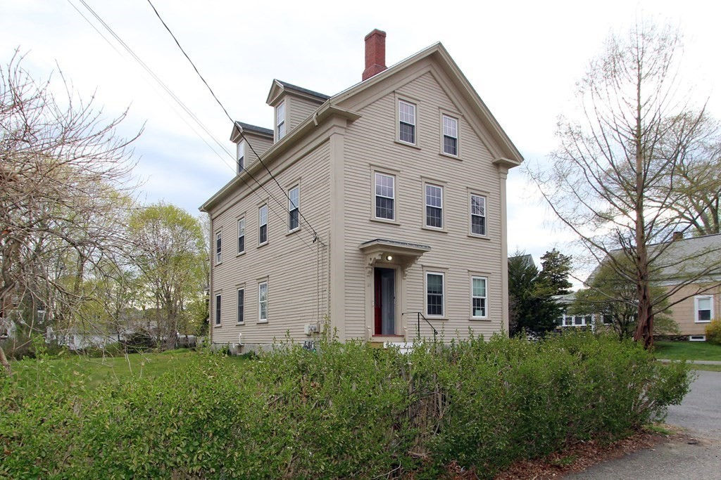 28 Courtland Street, Middleboro, MA 02346