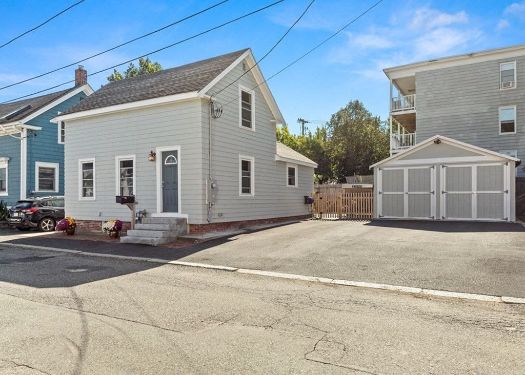 5 Rice St, Salem, MA 01970