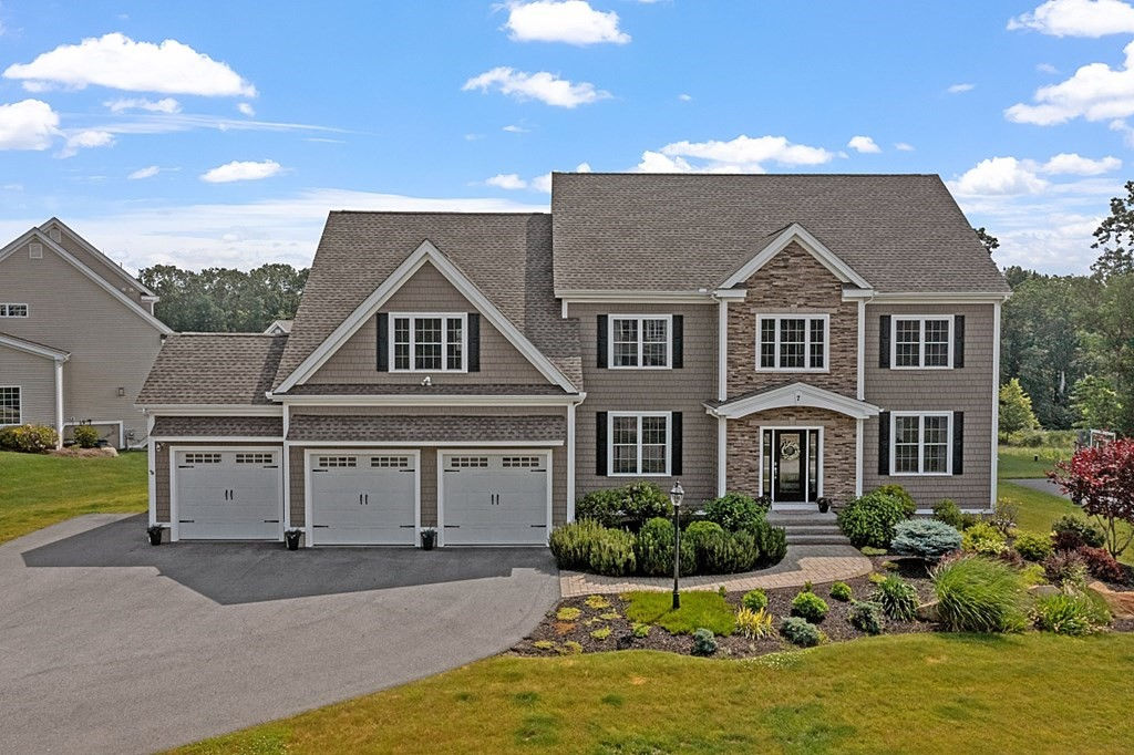 7 Hunters Ridge Way, Hopkinton, MA 01748