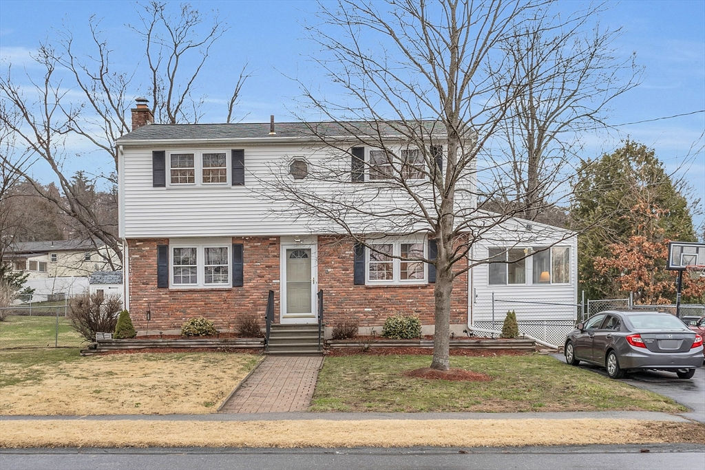 6 Hampshire Cir, Hudson, MA 01749