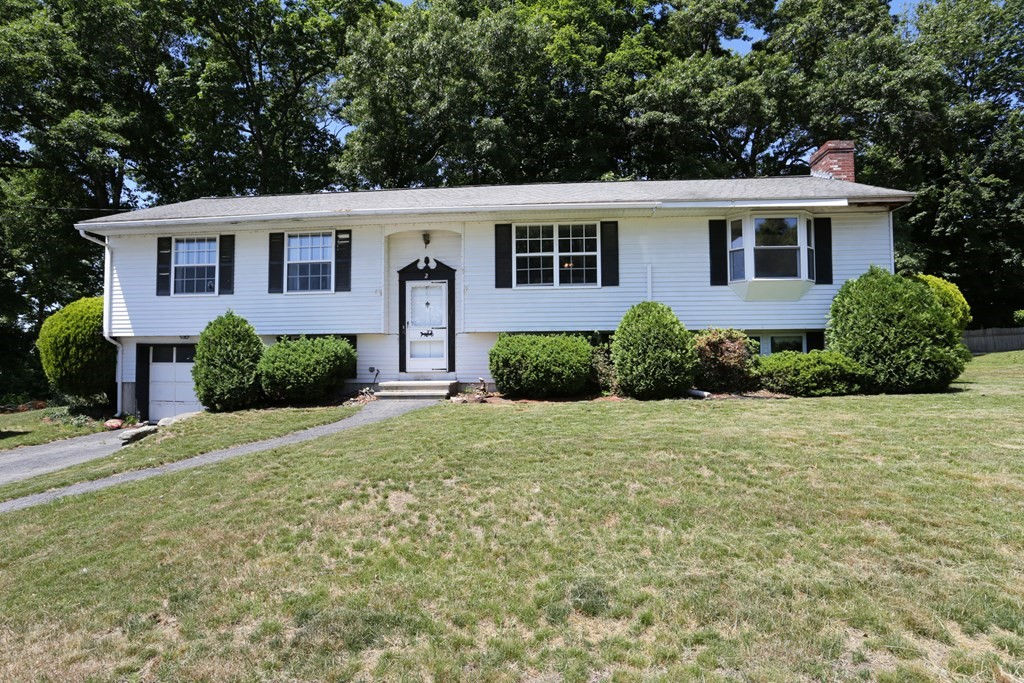 2 Dean St, Hudson, MA 01749