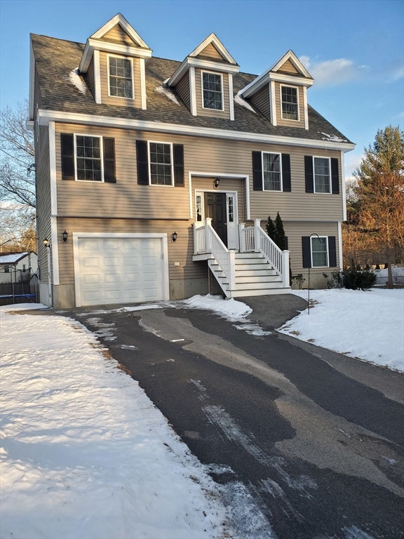 881 Old Shawsheen St, Tewksbury, MA 01876