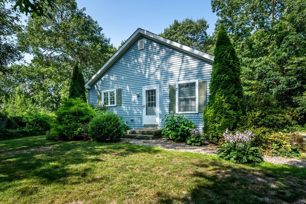 7 Hosking Ln, Yarmouth, MA 02664