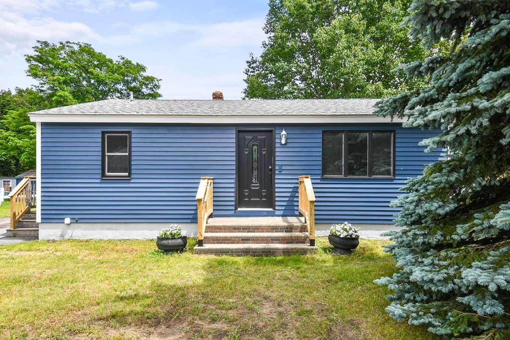 27 Ray Avenue, Fitchburg, MA 01420