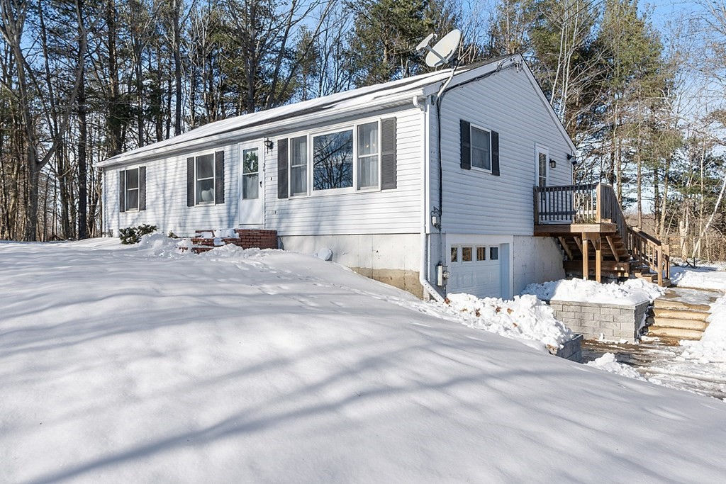 24 Russell St, Gardner, MA 01440