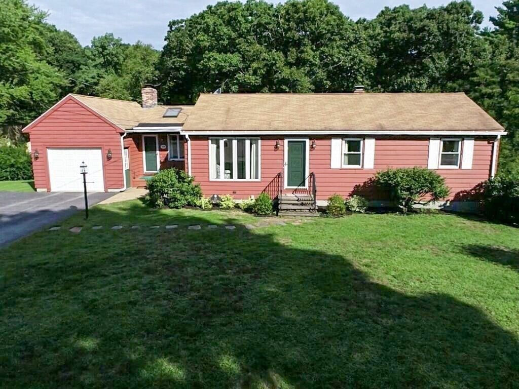 23 Pine Grove Cir, Uxbridge, MA 01569