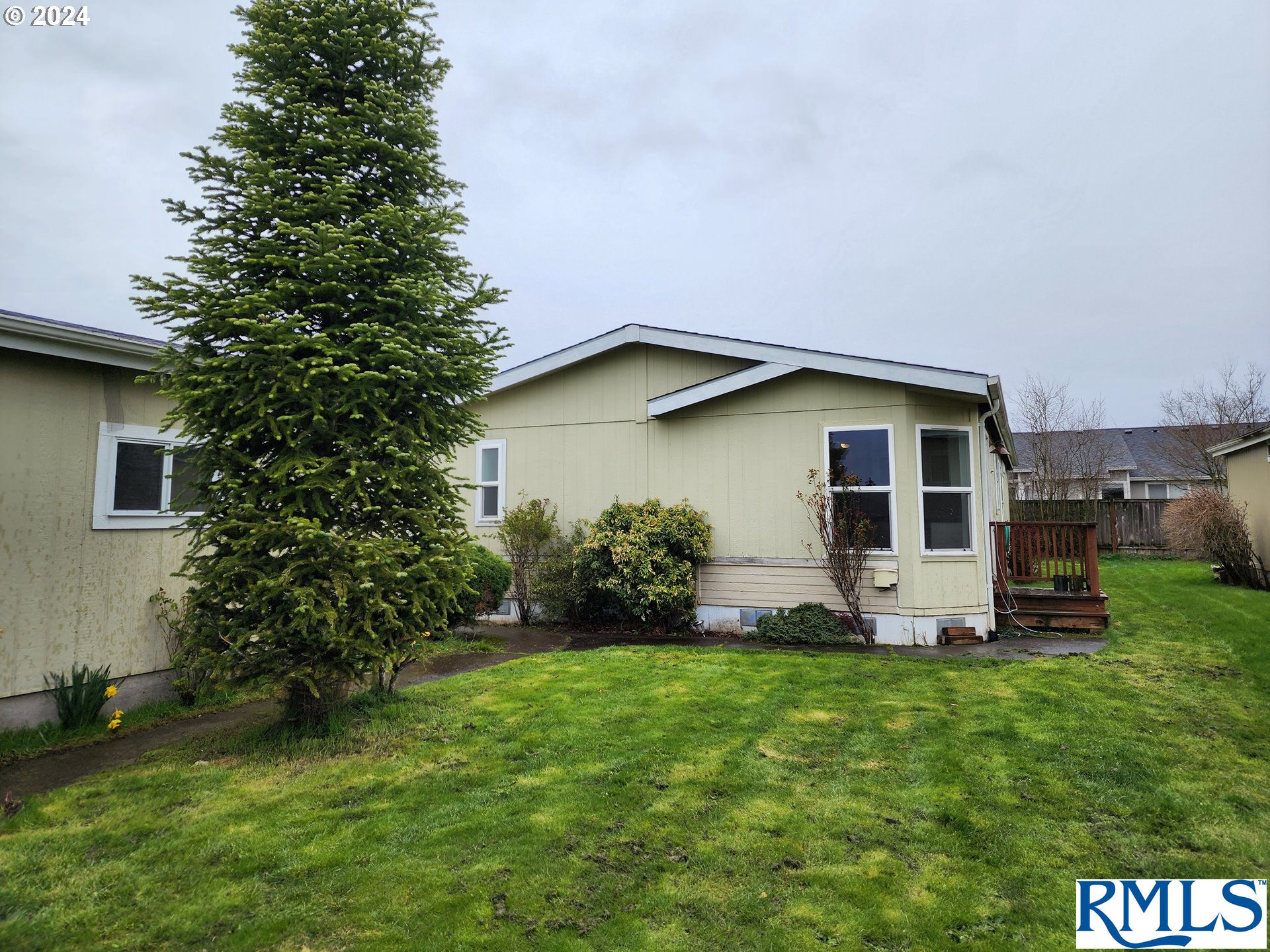 611 Saint James Pl, Molalla, OR 97038