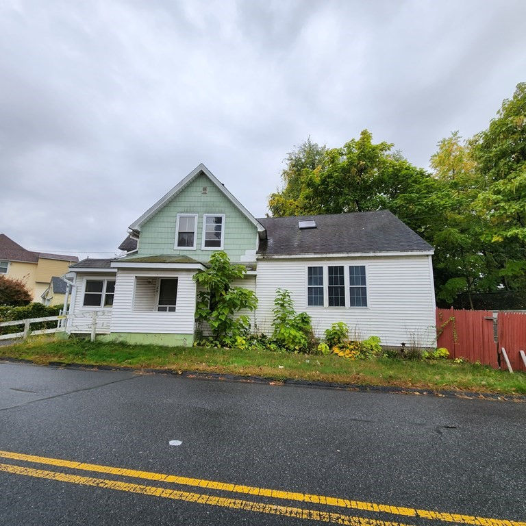 40 Arch St, Ludlow, MA 01056