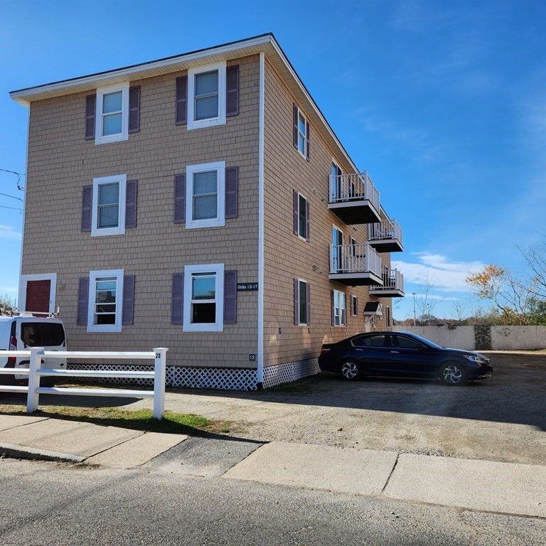 20 Cable Ave 12, Salisbury, MA 01952