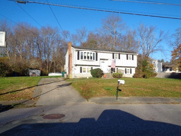 3 Lantern Rd, Holbrook, MA 02343