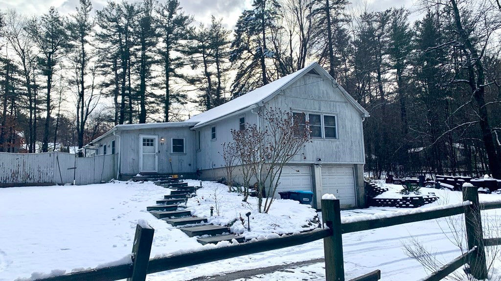 51 Clinton Rd, Sterling, MA 01564
