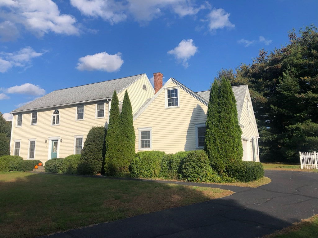 45 Oakwood Circle, Amherst, MA 01002