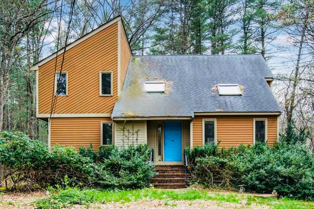 49 Granite St, Medfield, MA 02052