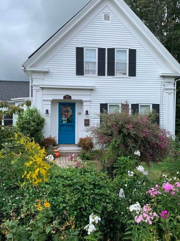 64 Railroad St, Holliston, MA 01746