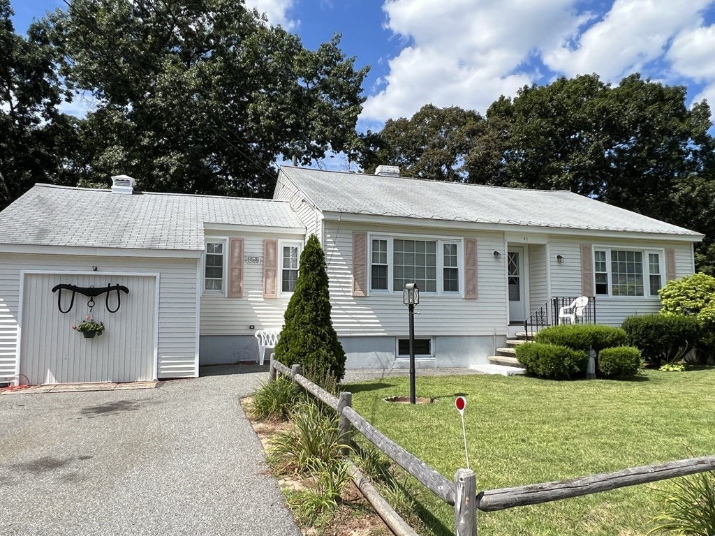 41 Oakdale Road, Wilmington, MA 01887