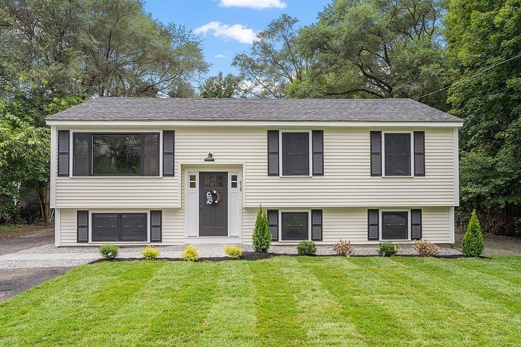 838 Shawsheen St, Tewksbury, MA 01876