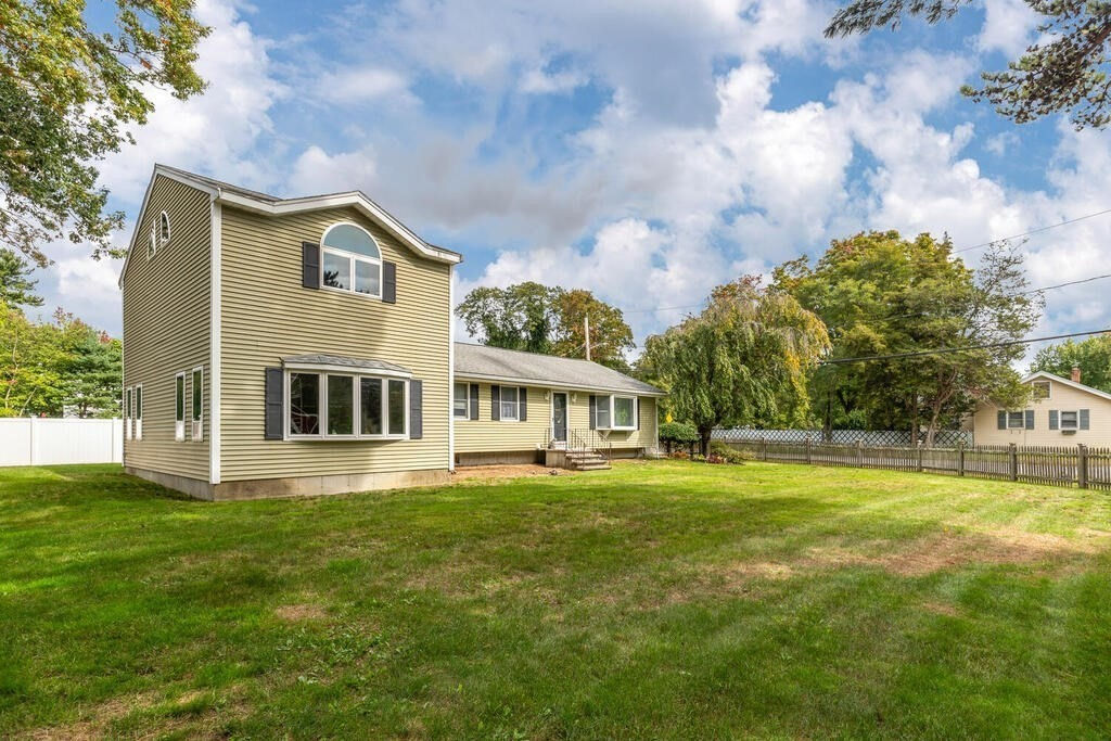 4 Mcdonald Rd, Wilmington, MA 01887