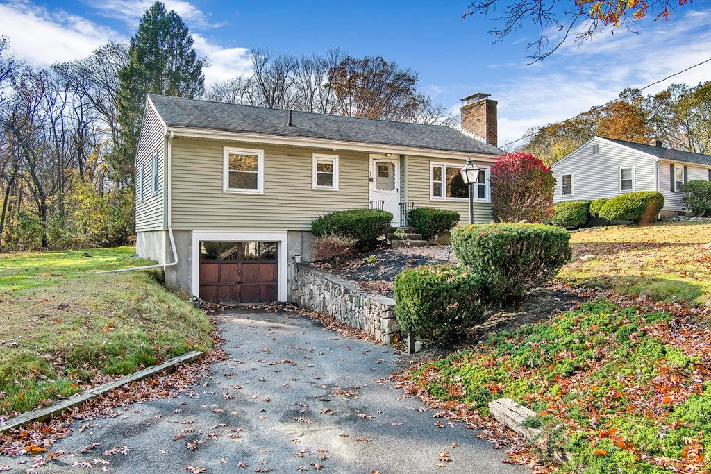 85 Oak Hill Road, Southborough, MA 01772