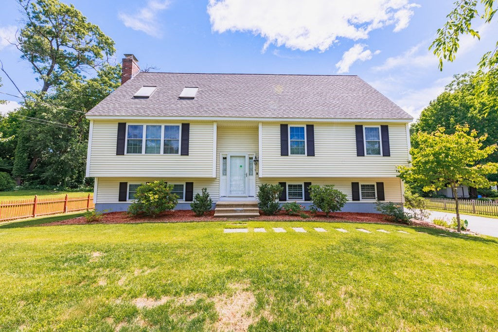 19 Franklin St, Auburn, MA 01501