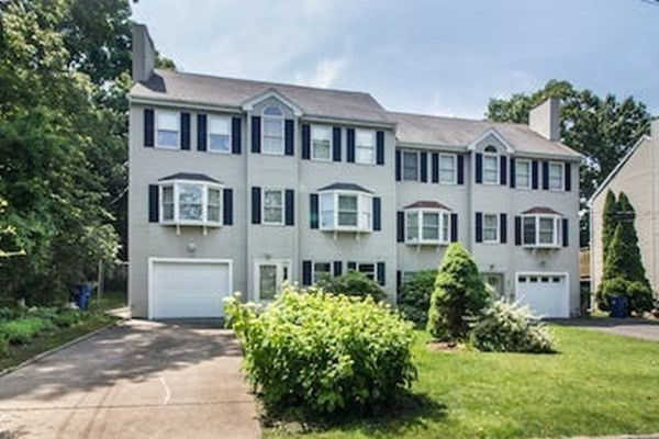 25 Hamlet 25, Newton, MA 02459