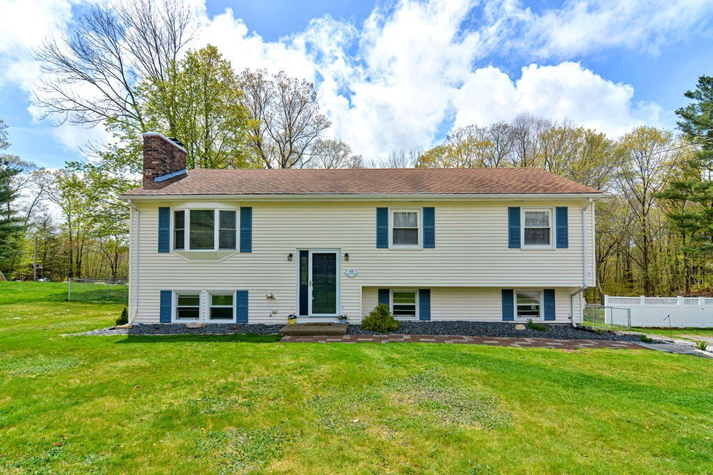 45 Cudworth Road, Webster, MA 01570