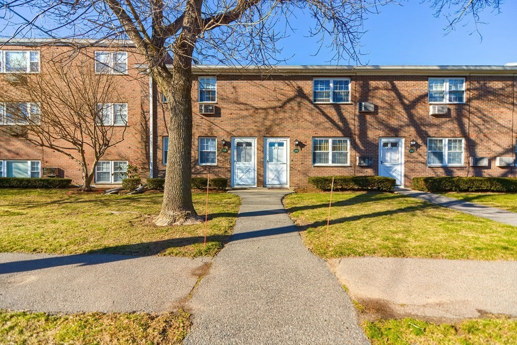 230 Rock St 230, Norwood, MA 02062