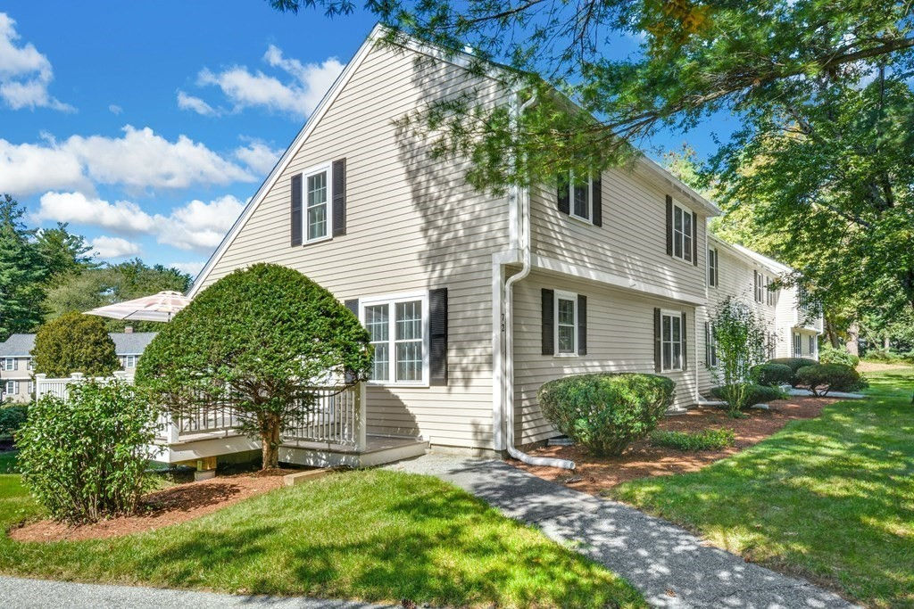 72 Macintosh Ln 72, Boxborough, MA 01719