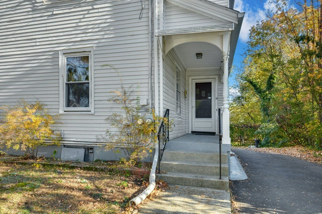 10 Middle 10, Newton, MA 02458